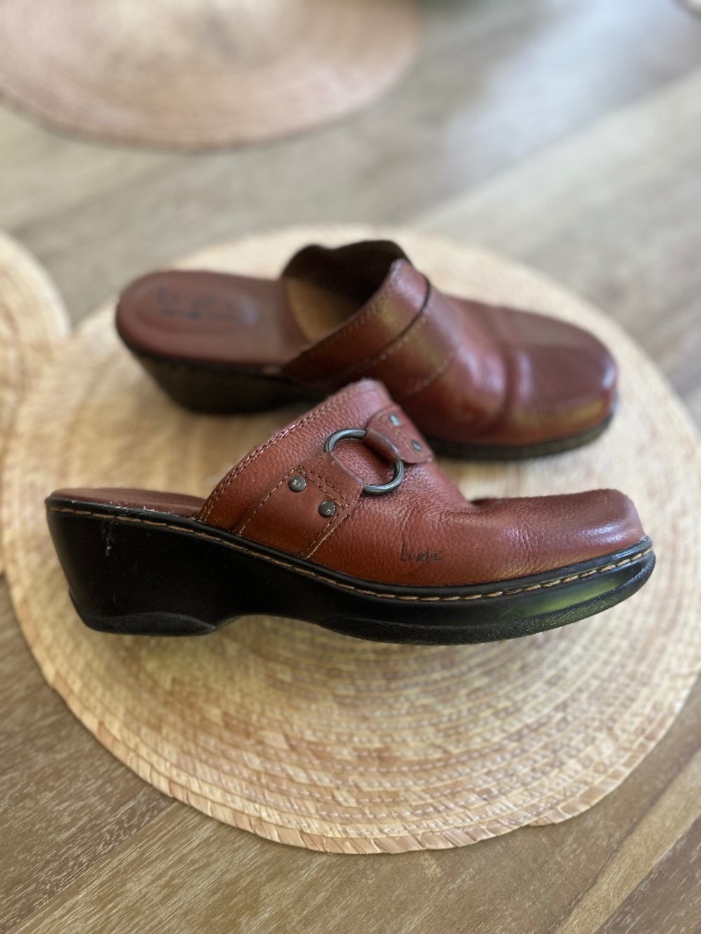 B.O.C. BROWN LEATHER CLOGS - SIZE 7